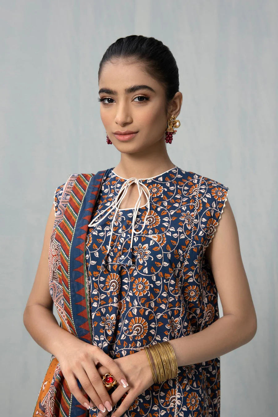 U3-DY22V5-3WS Unstitched Printed Lawn Collection 2025 Volume-04 by Sapphire
